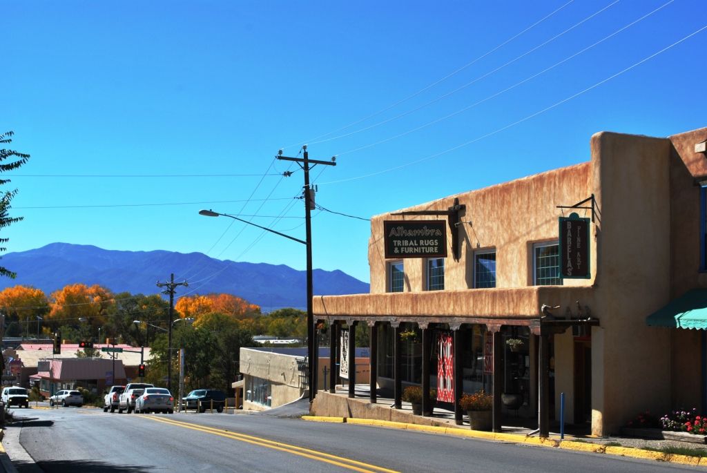 The road of Taos Historic District