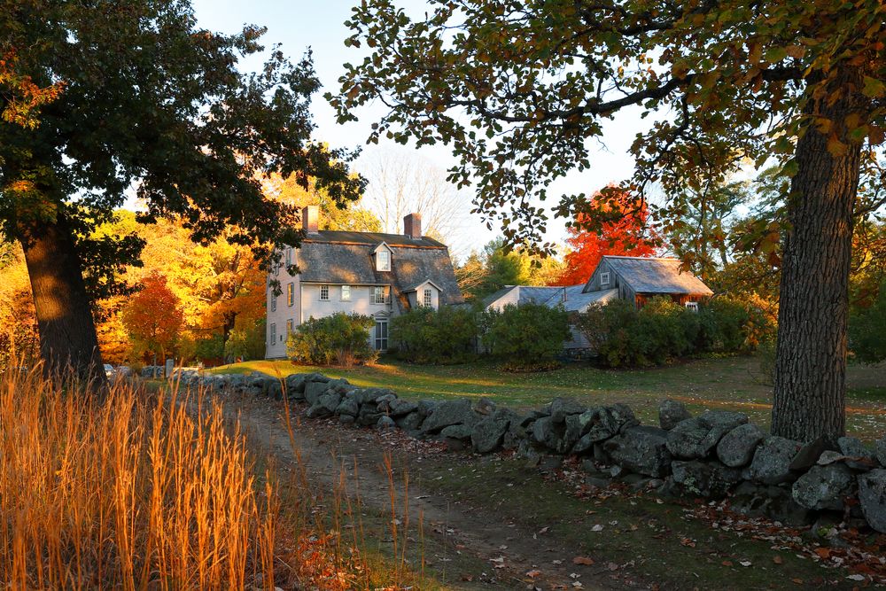 Narrow soil path leading to The Old Manse