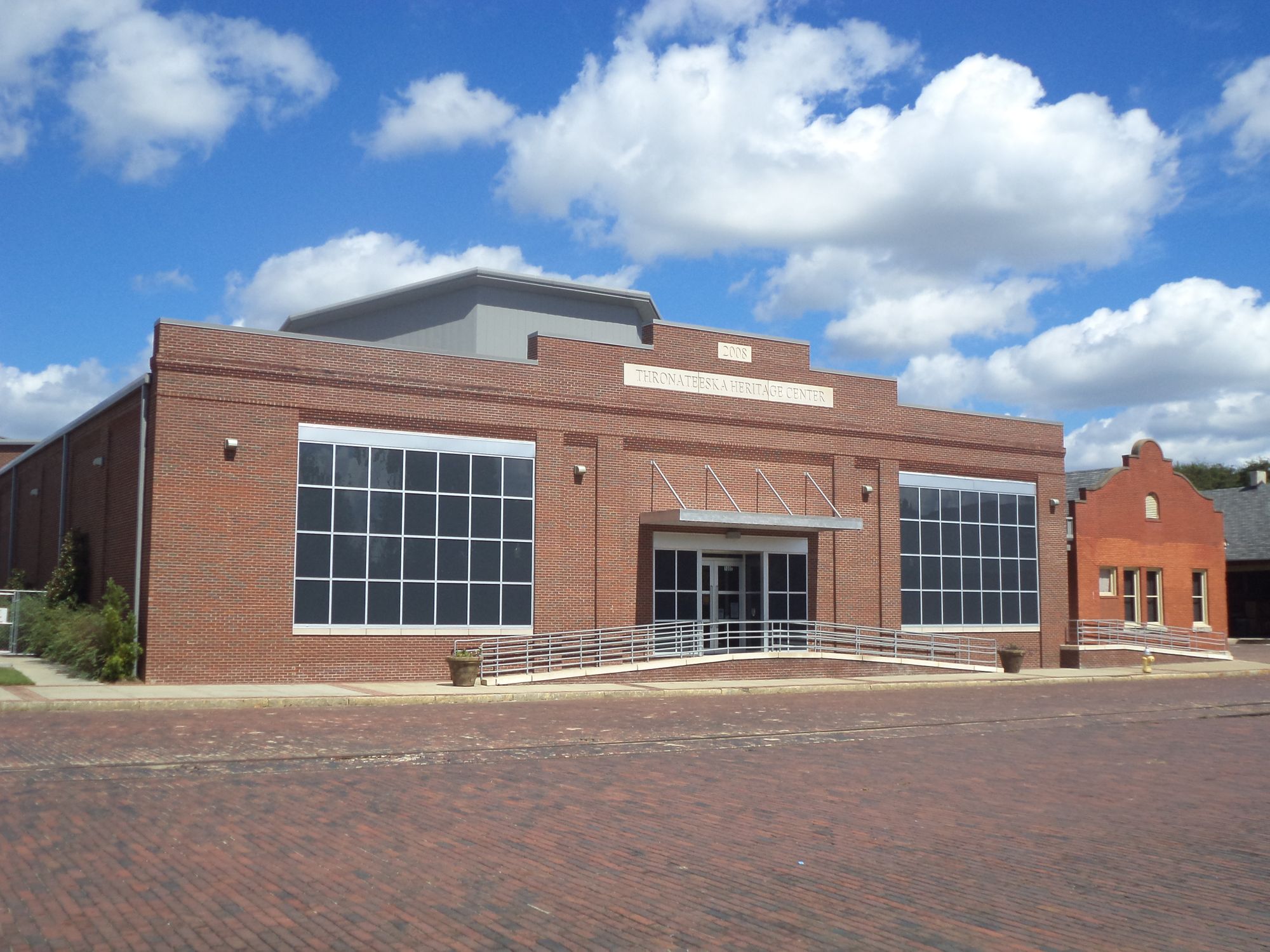 Exterior of Thronateeska Heritage Center