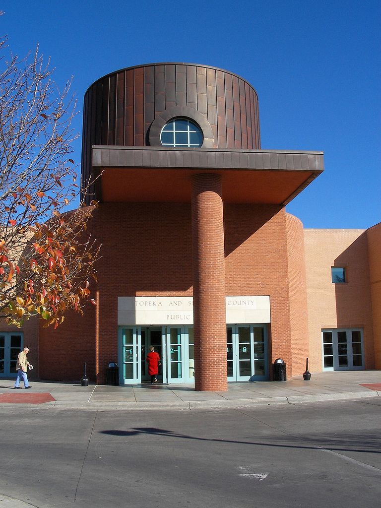 Entrance to Topeka & Shawnee County Public Library