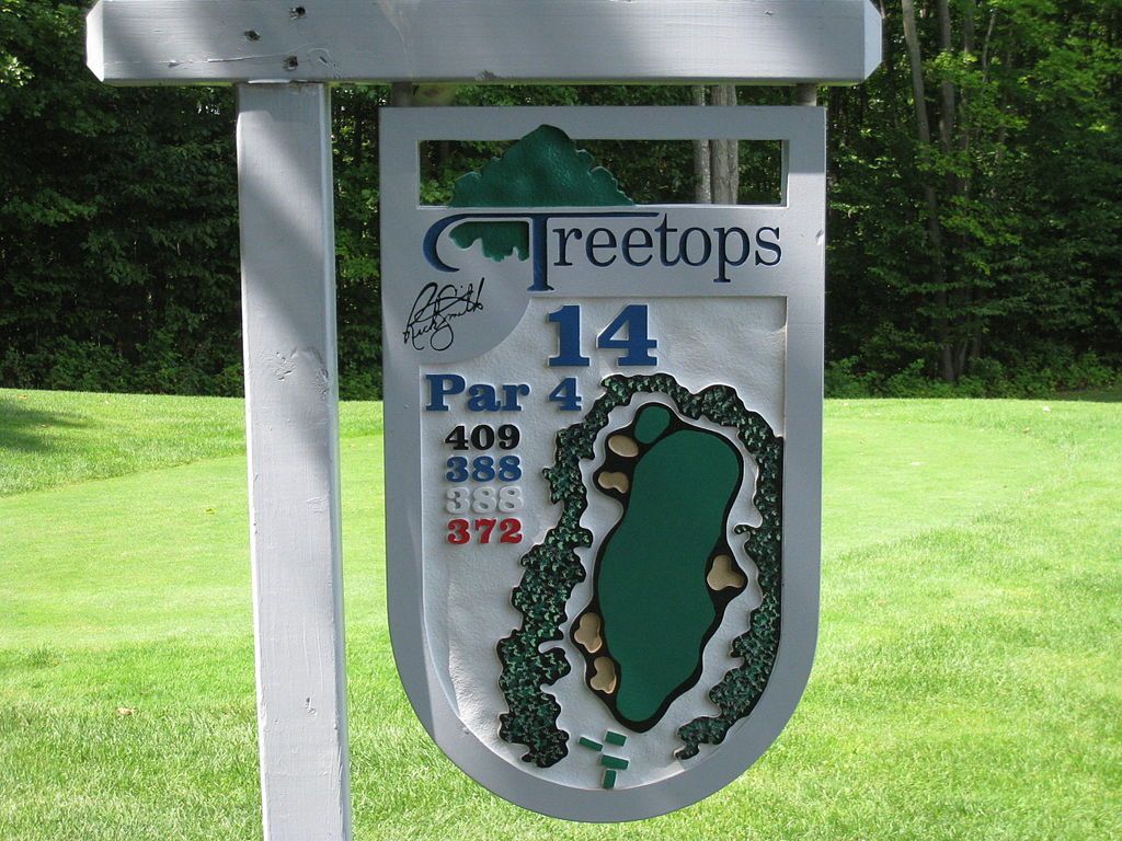 Golf sign in Treetops Resort