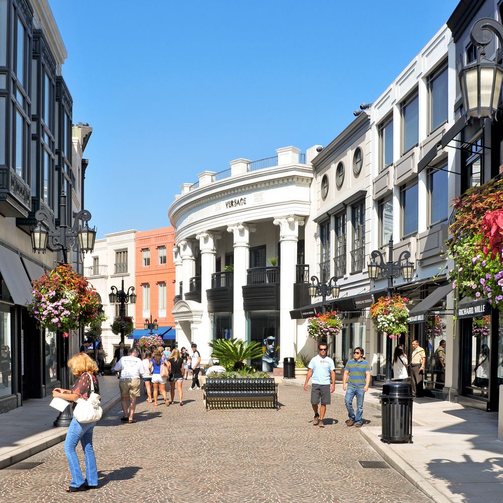 People shopping at Two Rodeo Drive