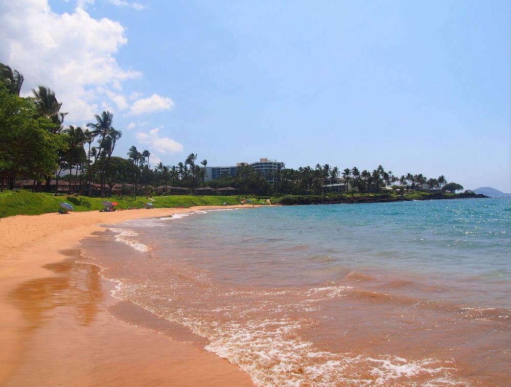 Waves clashing on the shores of Ulua Beach