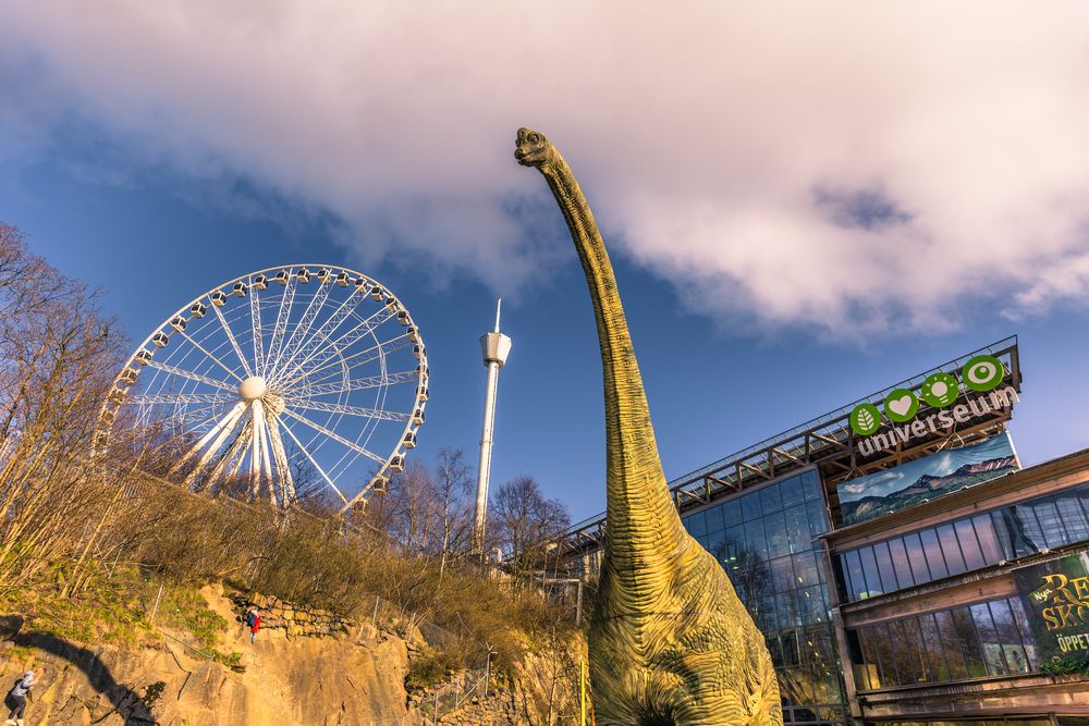 Dinosaur statue in front of Universeum
