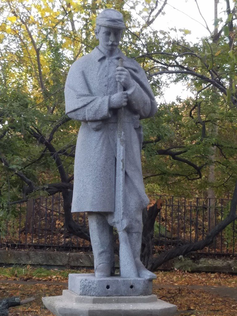 Statue at Valentine-Varian House