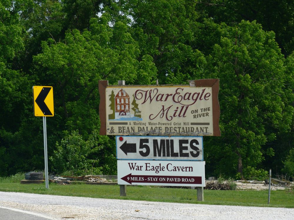 Direction sign of War Eagle Cavern