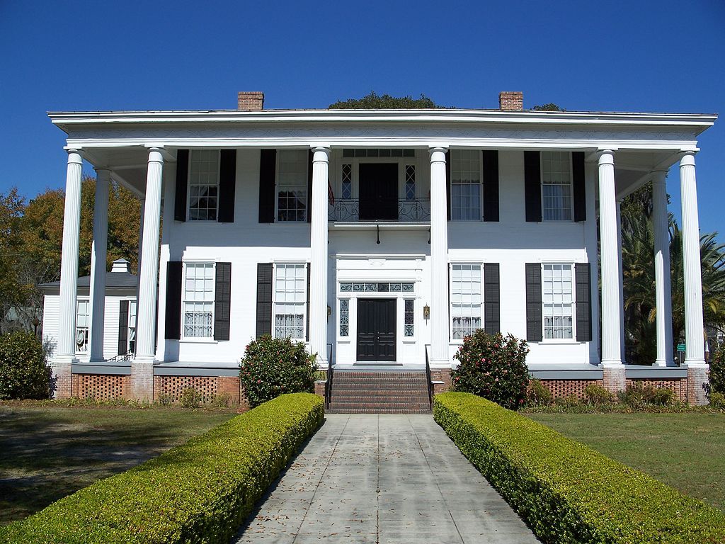 Facade of Wardlaw-Smith-Goza Mansion