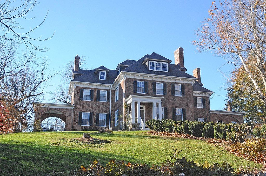 Huge brick mansion in Warren Historical Society