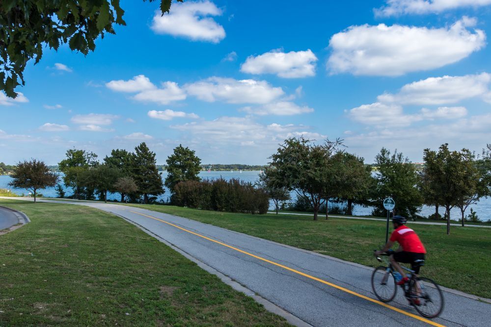Bicycle ride along White Rock Lake Park