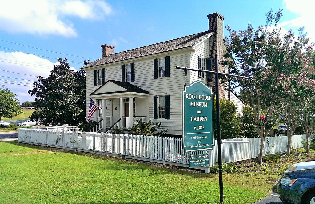 Exterior of William root house museum and Garden in Marietta