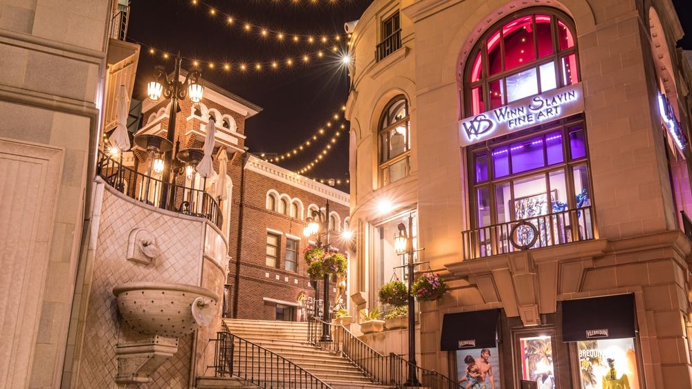 Night view of Winn Slavin Fine Art