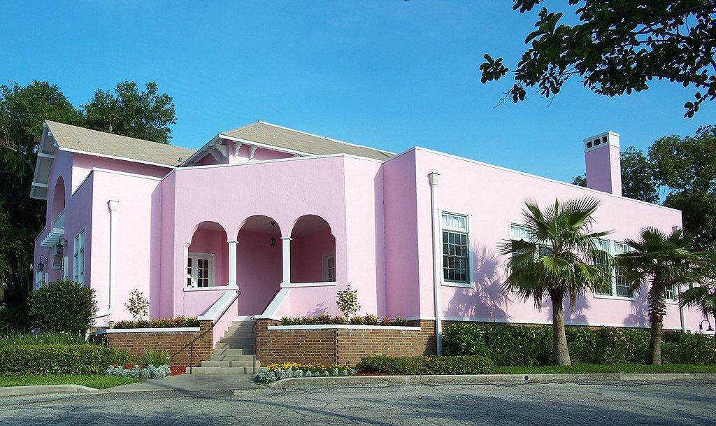 Exterior of the Woman's Club of Winter Haven