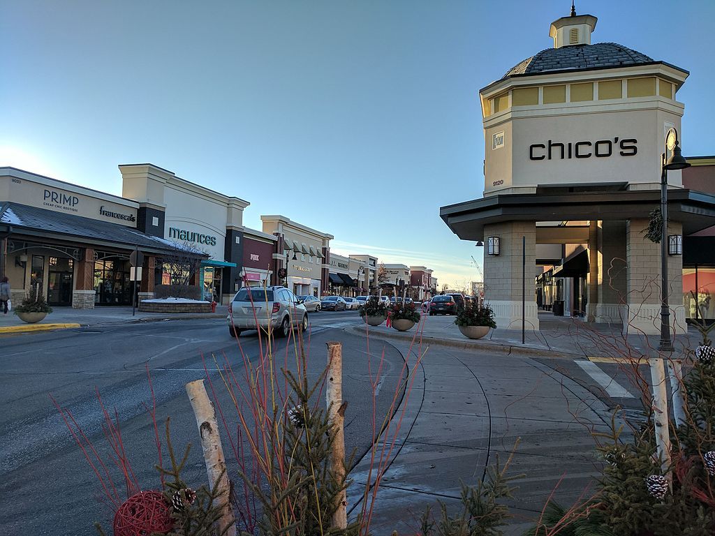 Shops at Woodbury Lakes