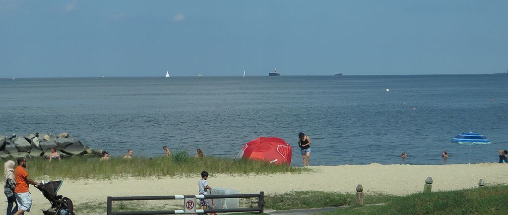 Waves crashing at Yorktown Beach