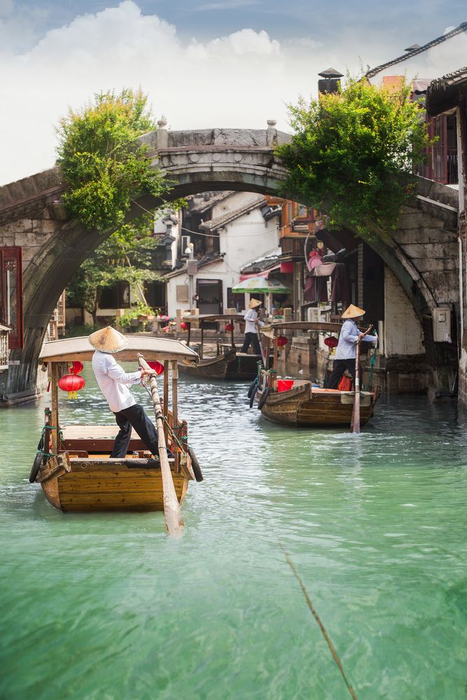 Gondola ride in Zhouzhuang