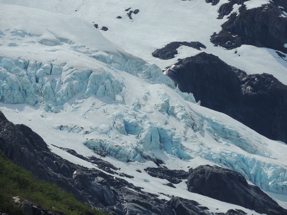 Close view of Byron Glacier