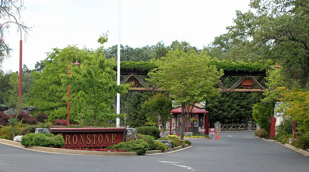 Welcome sign of Ironstone Vineyards