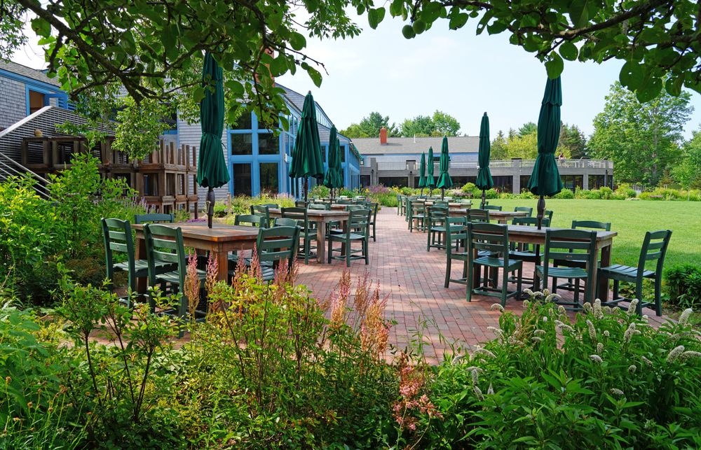 Outdoor tables and chairs of Jordan Pond House