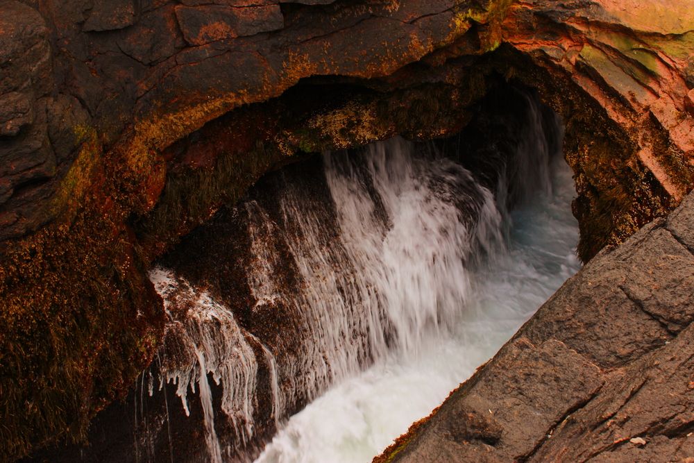 Water rushing at Thunder Hole
