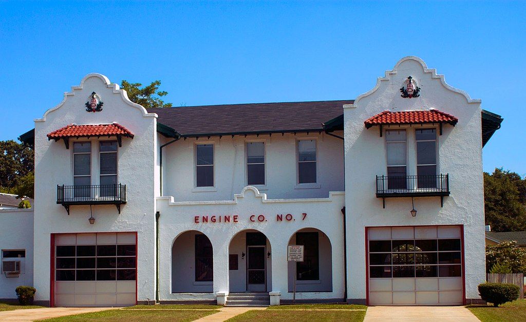 A building at Summerville Historic District