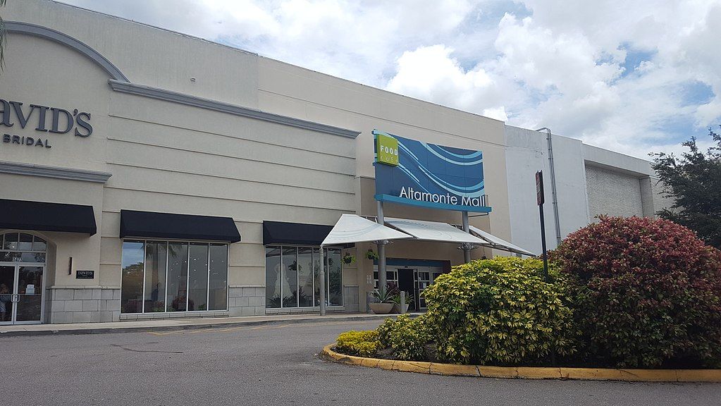 Exterior and name sign of Altamonte Mall.