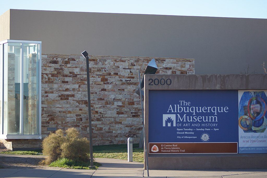 Welcome sign of Albuquerque Museum of Art and History