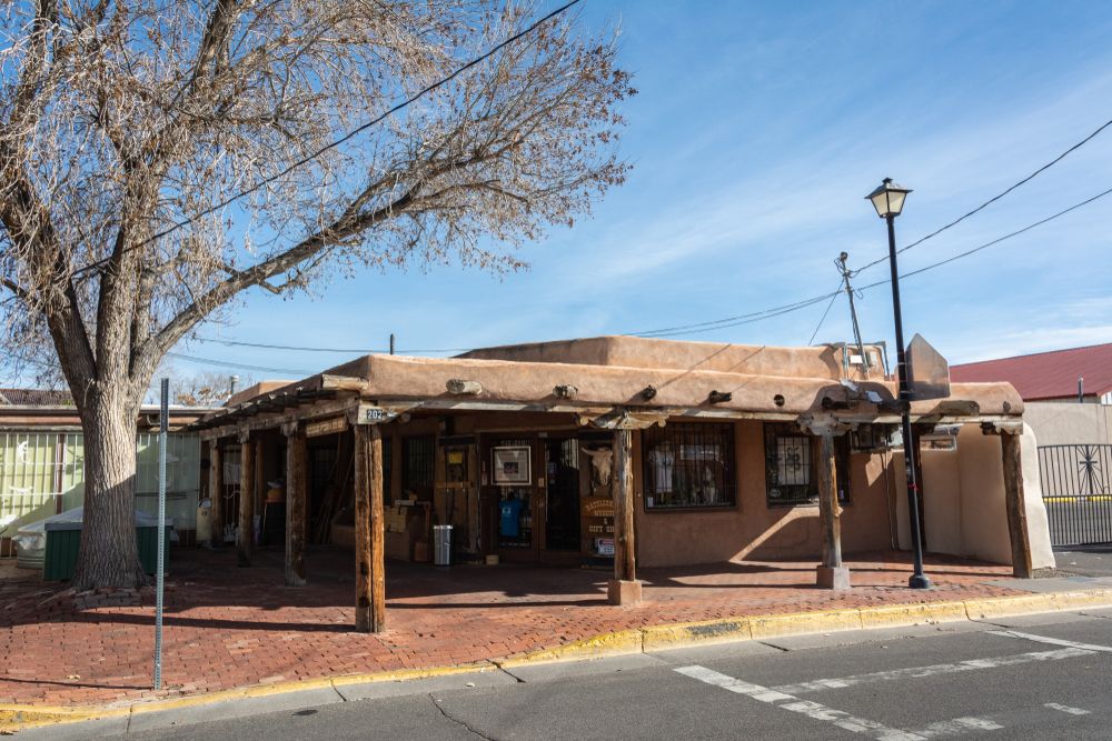 Exterior of the Rattlesnake Museum