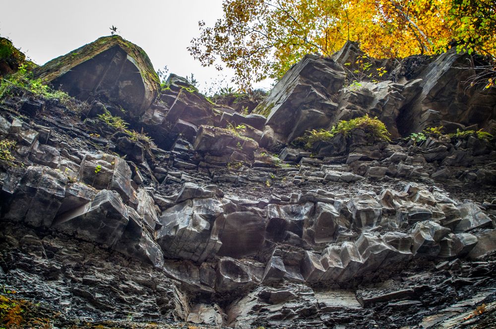 Dry waterfall cliff in Plotter Kill Preserve