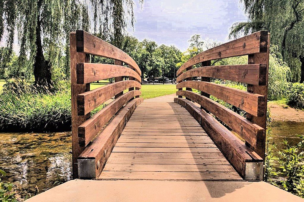 Footbridge trail at Cedar Creek Park