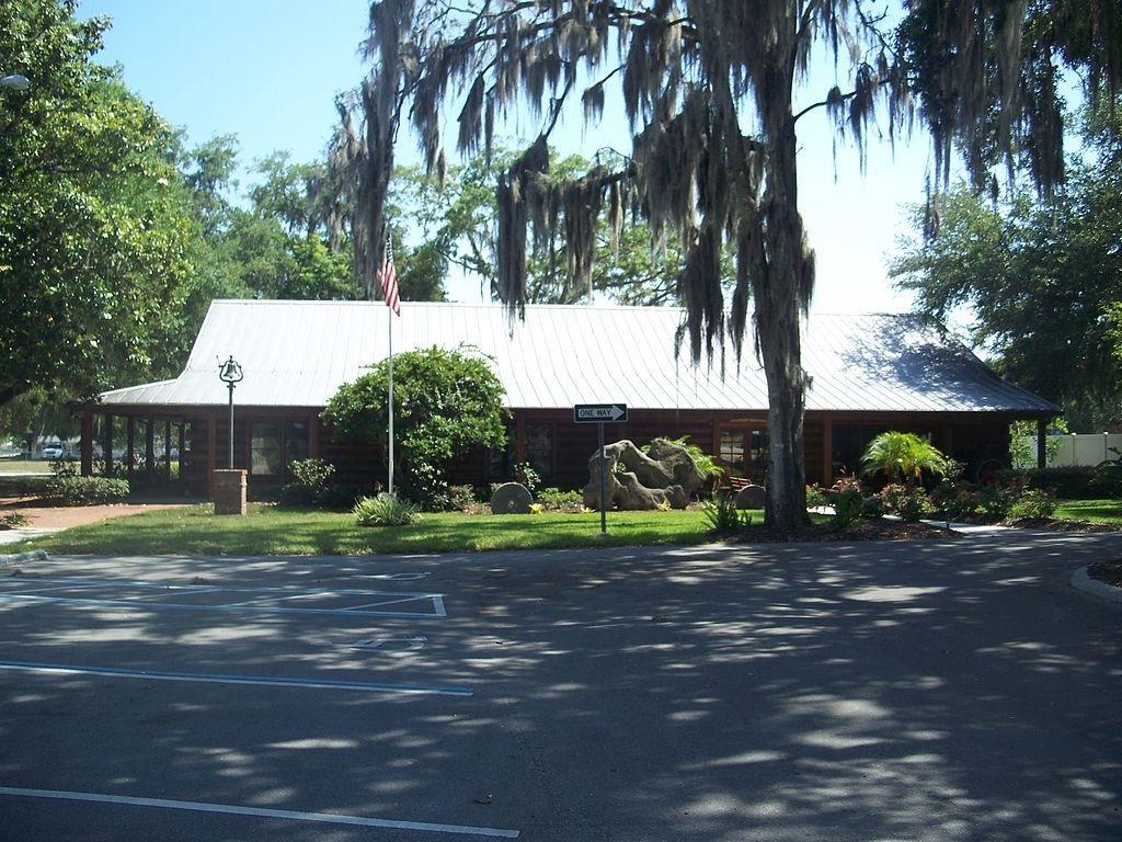 Front exterior of the Museum of the Apopkans.
