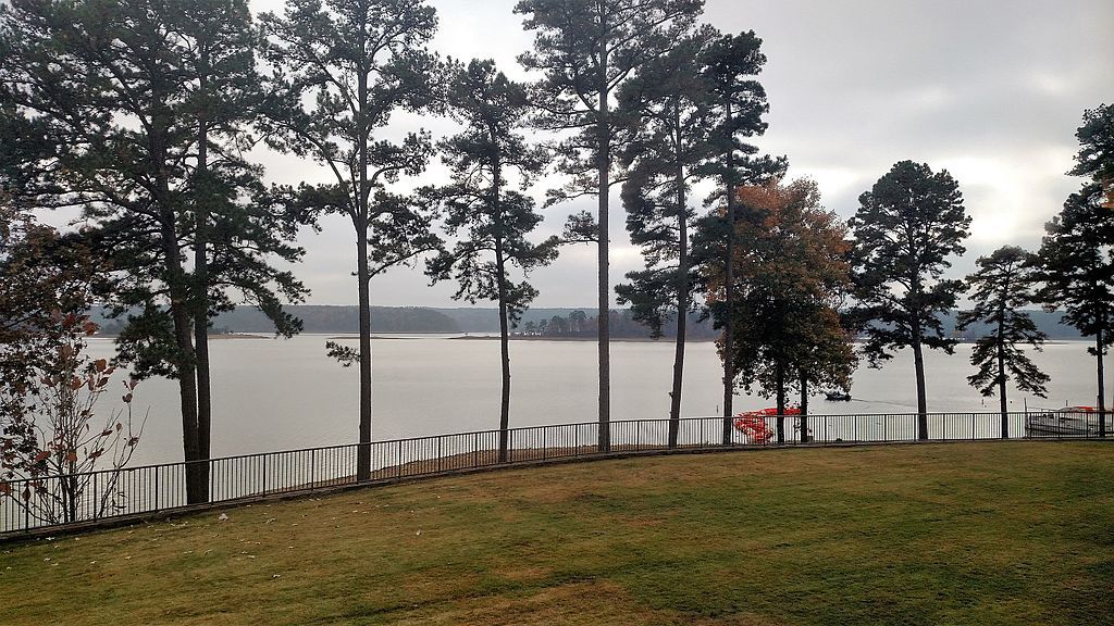 The grounds of DeGray Resort Lake State Park