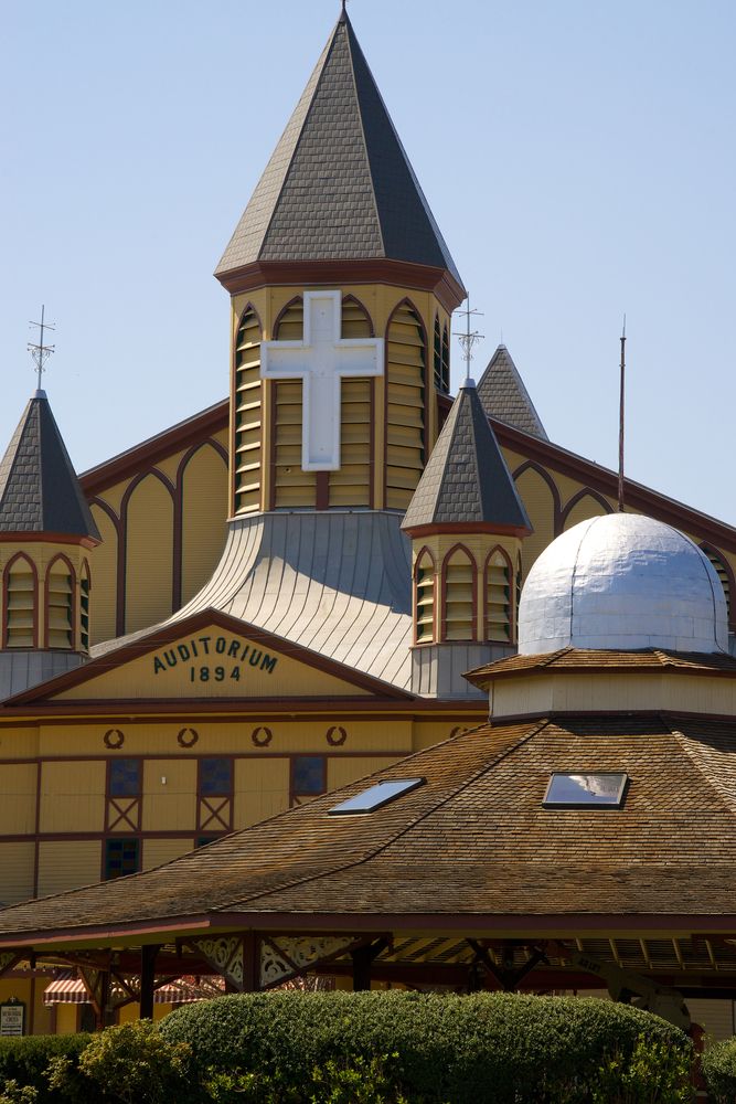 Closer details of the Great Auditorium building
