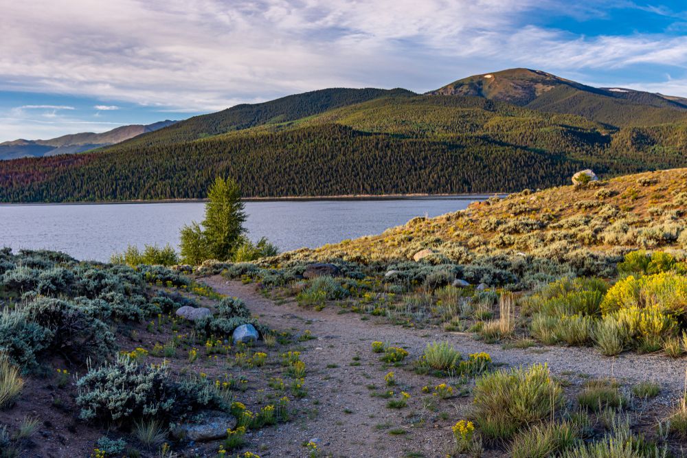 Mountains and hills around Twin Lakes Reservoir