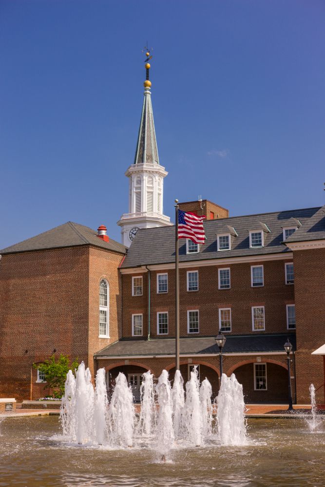 Water fountain in front of Alexandria City Hall