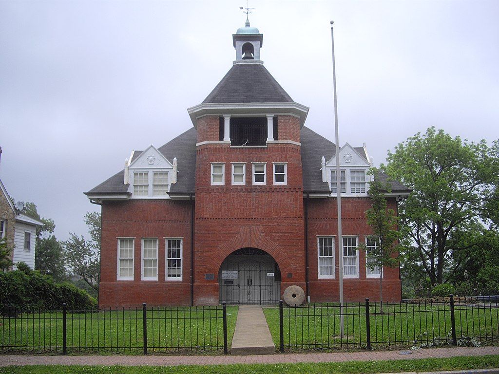 Exterior of the Arlington Historical Museum