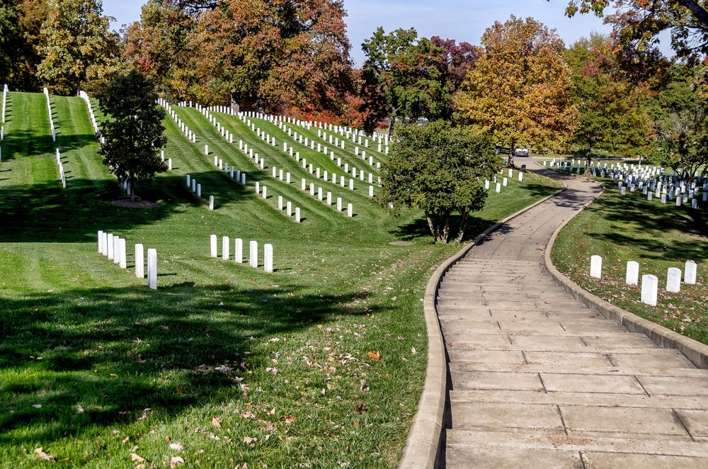 Trail along Arlington National Cemetery