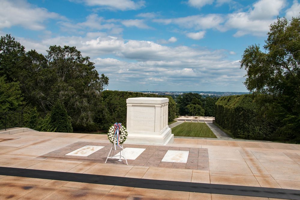 Tomb of the unknown soldier at Arlington National Cemetery