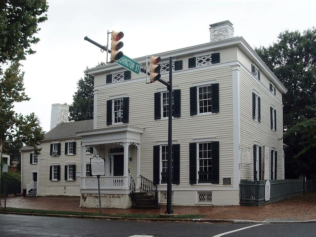 Exterior of the Lee-Fendall House Museum