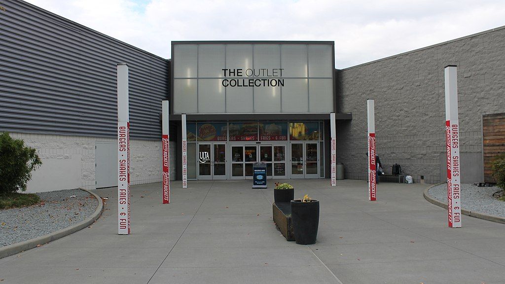 Exterior of the Outlet Collection Seattle
