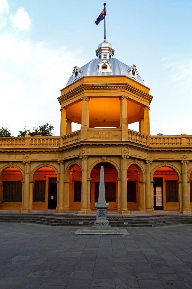Front view of Bendigo Military Museum