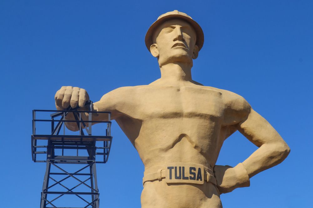 Close view of the Golden Driller Statue