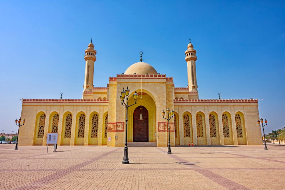 Front exterior of Al Fateh Grand Mosque