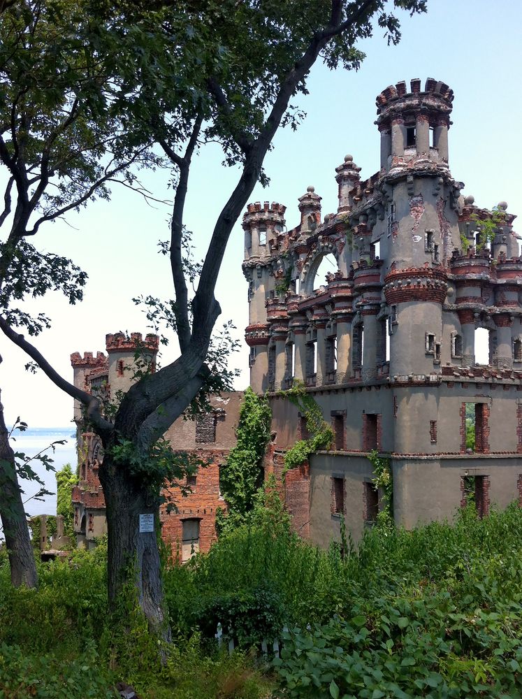 Outside view of Bannerman Castle.