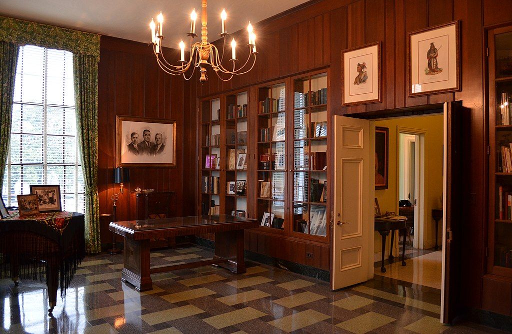 The library inside the Old Governor's Mansion