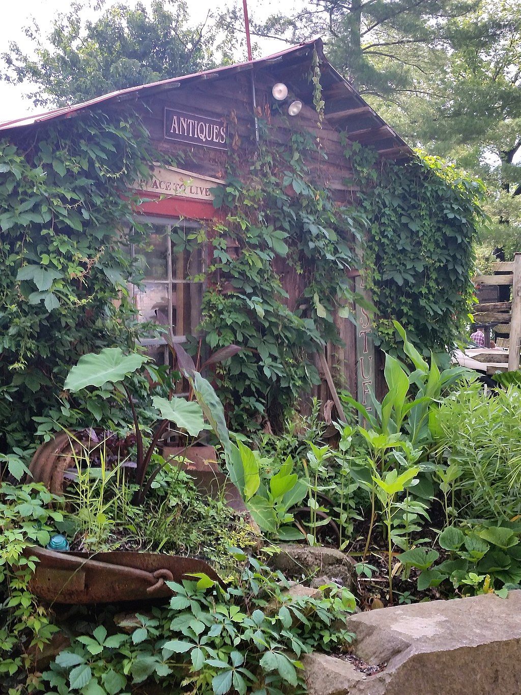 Antique barn at Rabbit Hash Historical District