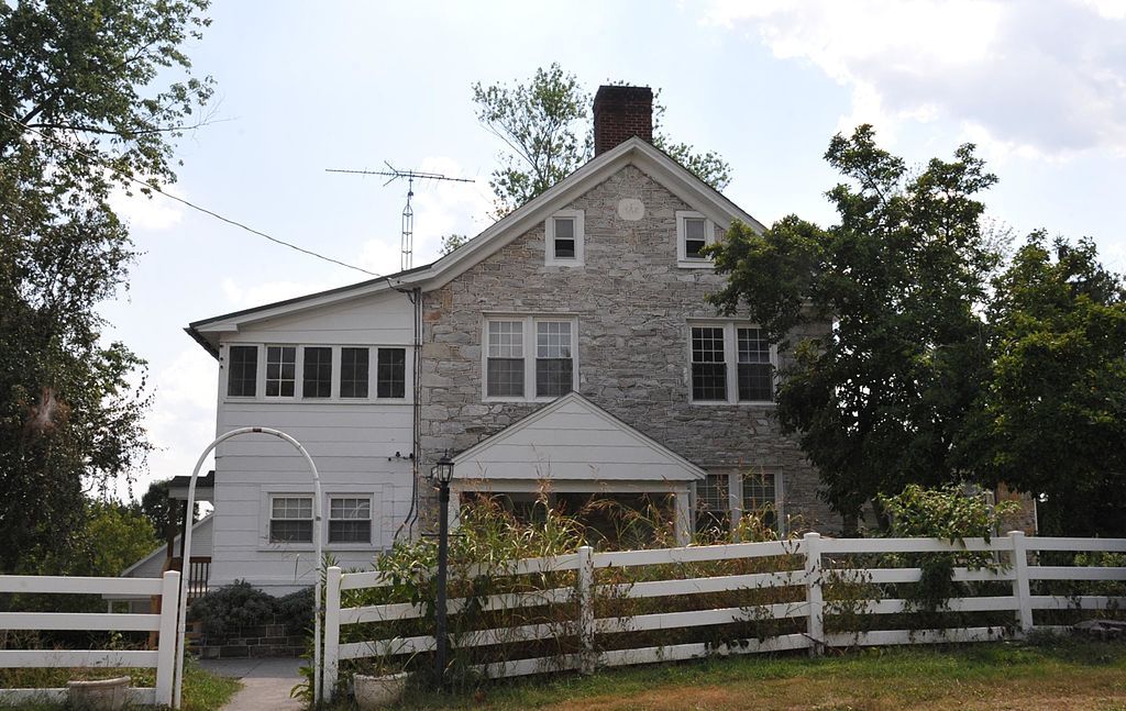 Exterior of Stone House Mansion