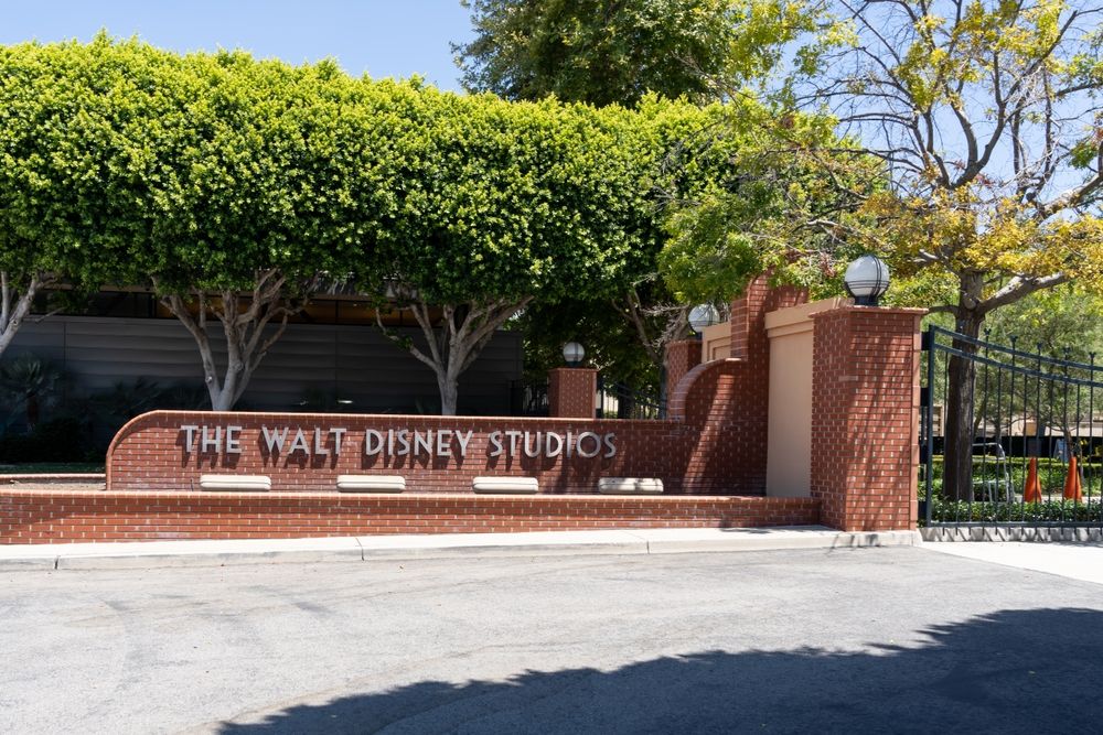 Welcome sign of Walt Disney Studios