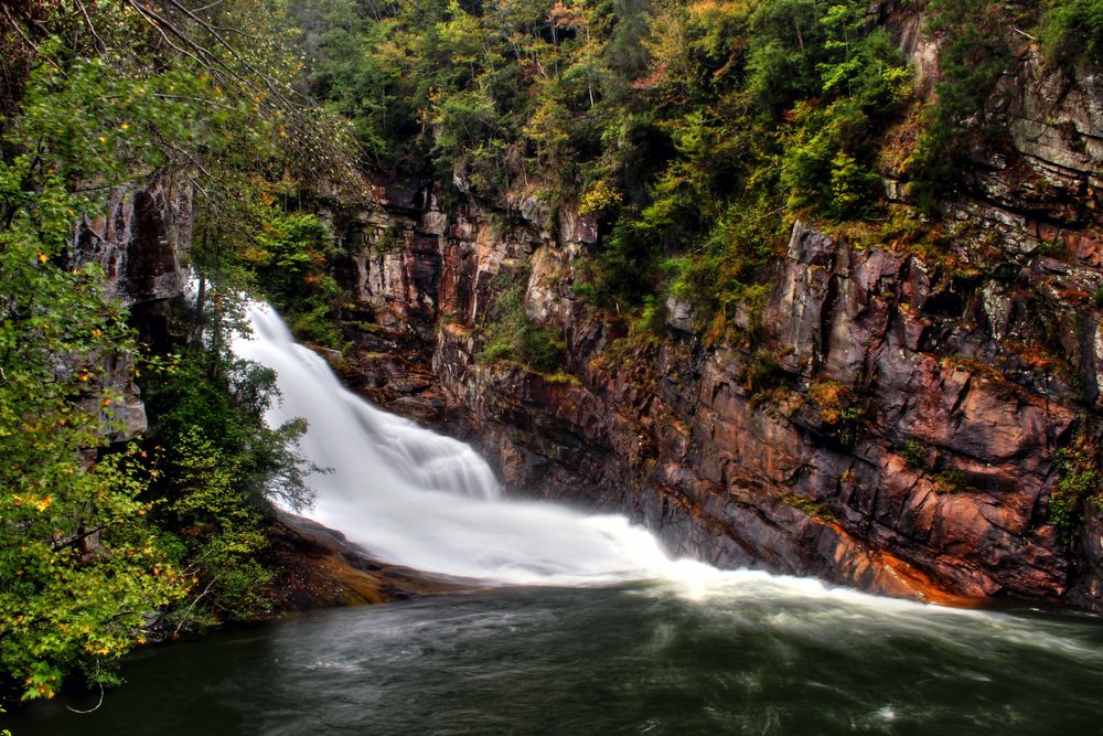 Strong waters of Hurricane Falls