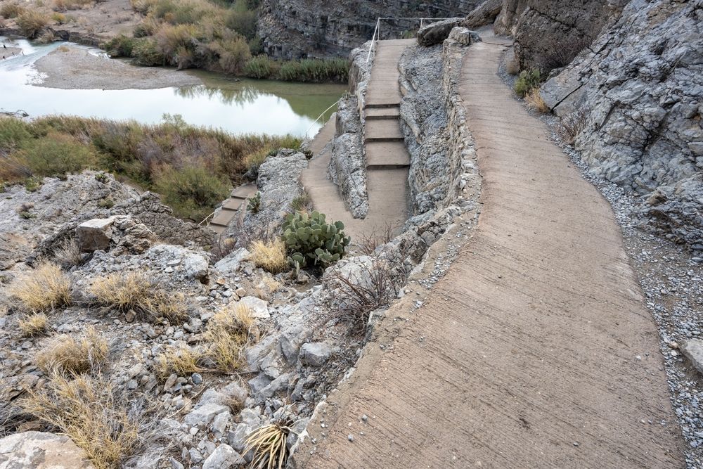 Trail leading to Santa Elena Canyon Trail
