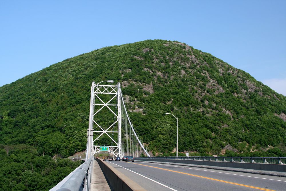 The road of Bear Mountain Bridge